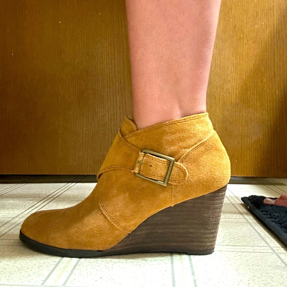 Lucky Brand Sumarah suede wedge bootie size 7 1/2